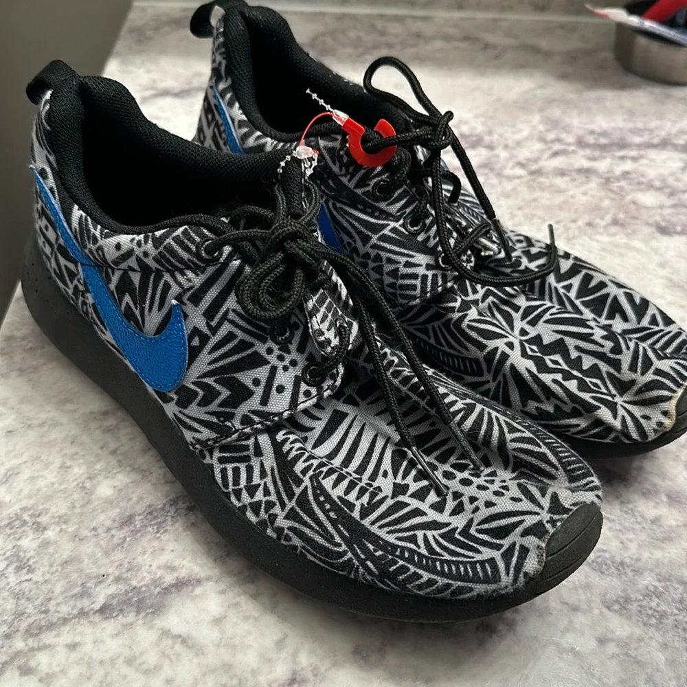 Nike 'Roshe Run' Sneaker, Size 5.5 Y